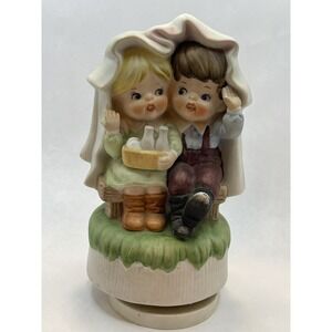 Vtg  SANKYO JAPAN  Rotating‎ Music Box" Boy & Girl Sharing Coat"   Figurine